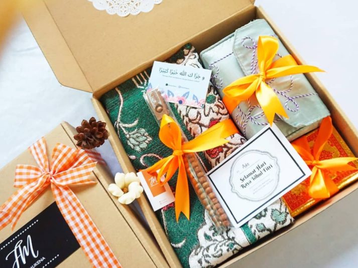 7 Ide Hantaran Lebaran untuk Mertua yang Unik, Bikin Mereka Terkesan Tanpa Terlihat Pasaran!