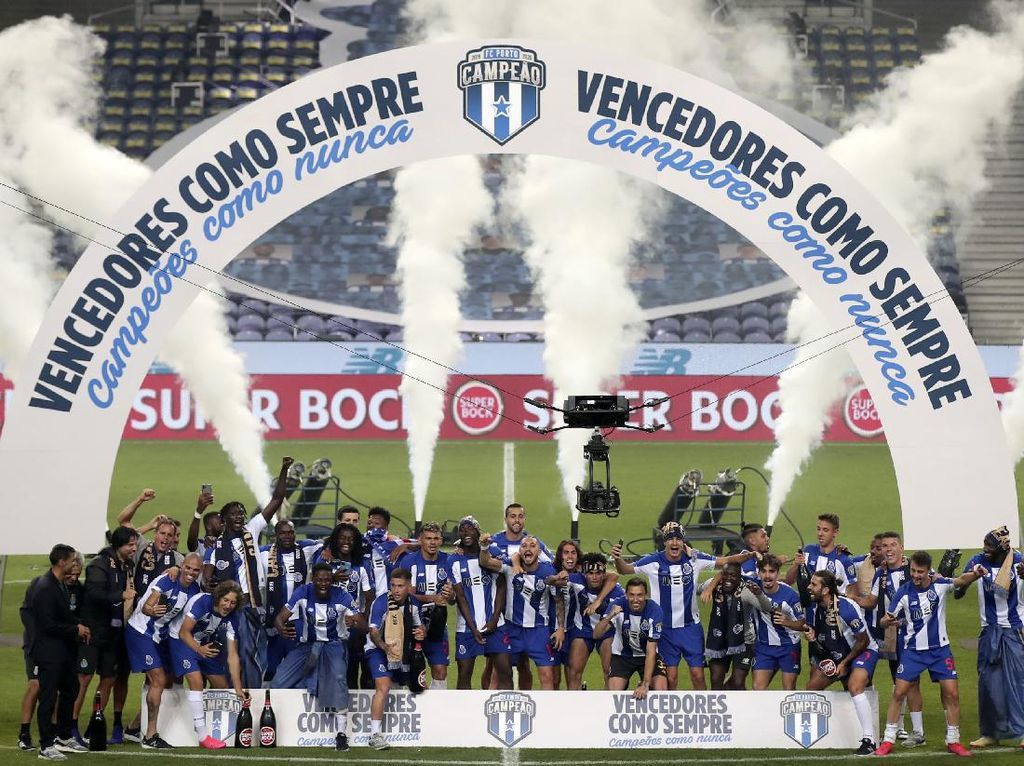 FC Porto Raih Gelar Liga Portugal, Sementara Porto Alegre Sambut Mural 'Madre' yang Memukau