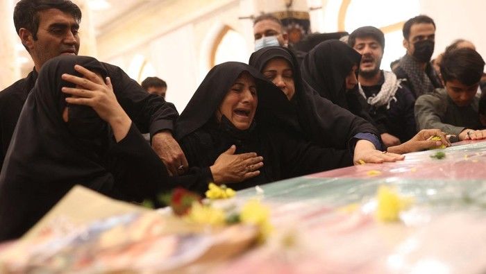 Iran Gelar Pemakaman Nasional untuk 84 Pelaut yang Tewas di Serangan AS: Tragedi di Laut Internasional