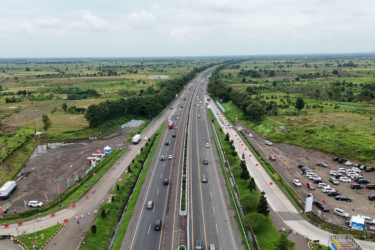 Lonjakan Pemudik Dorong One Way Nasional di Tol Semarang‑Salatiga, Kemacetan Tembus 3.800 Kendaraan per Jam