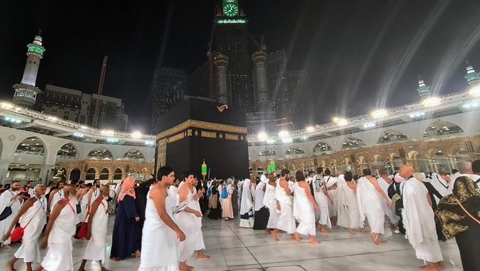 Wanda Hara Berbagi Momen Umrah di Malam ke-25 Ramadan: Tawaf, Sa'i, dan Kebahagiaan di Tanah Suci