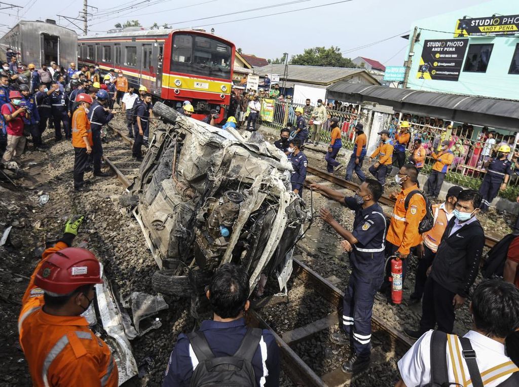 Breaking News: Kecelakaan KRL Bekasi Timur Hari Ini, Evakuasi Korban Masih Berlangsung