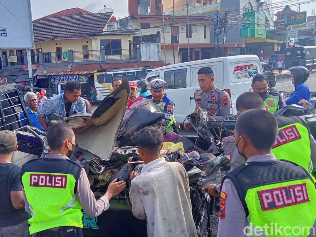 Kecelakaan Beruntun 5 Kendaraan di Parakan‑Kertek Wonosobo Tewaskan 1 Orang, Ini Kronologinya