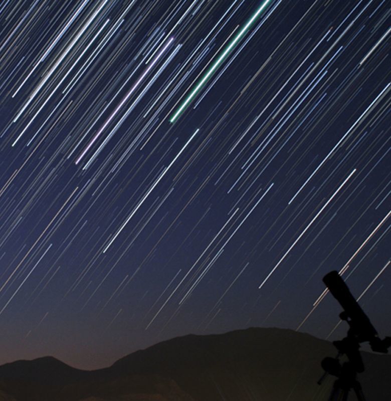 Misteri Hujan Meteor Pi Puppid & Lyrid 2026: Dari Langit Senja hingga Teknologi METEOR Moog
