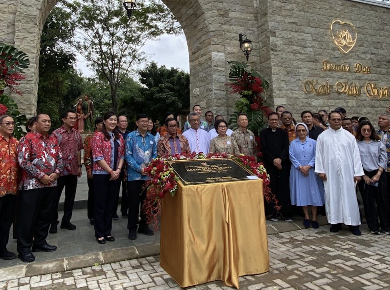Momen Tedak Siten Andrew: Deretan Selebriti Hadir Meriah di Taman Doa Kasih Mulia Sejati