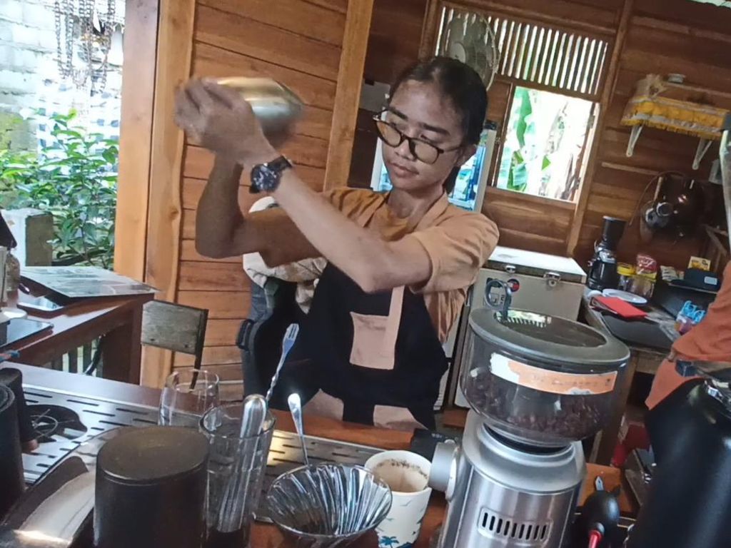 Mundur dari Polri, Aipda Vicky Katiandagho Kini Jadi Barista: Kisah Kontroversi dan Kopi Aroma Keadilan