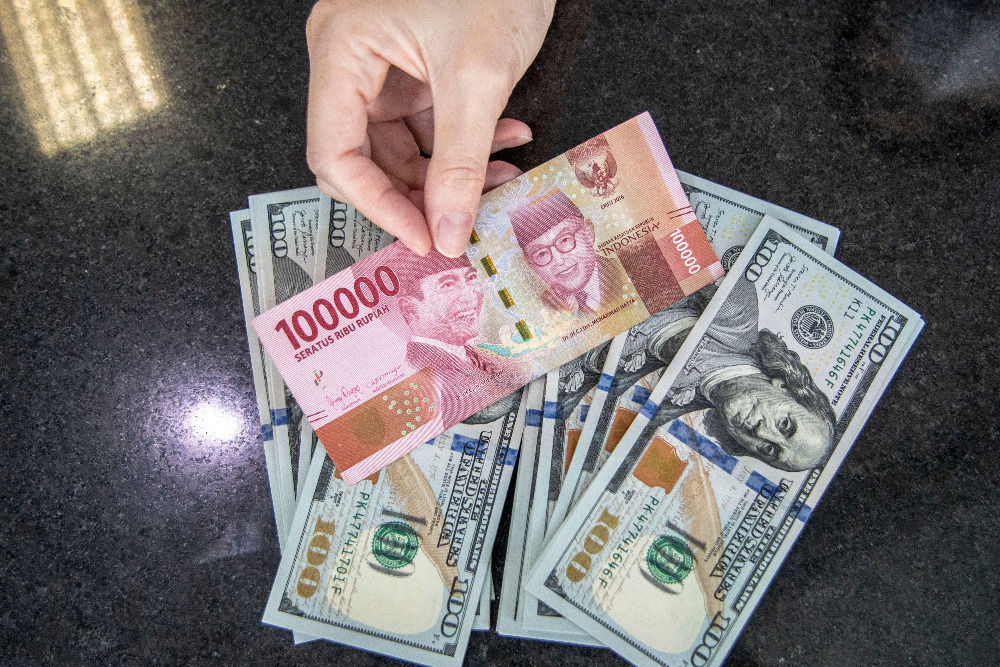 Rupiah Melemah ke Rp17.349 per Dollar AS Jelang Pertemuan FOMC The Fed