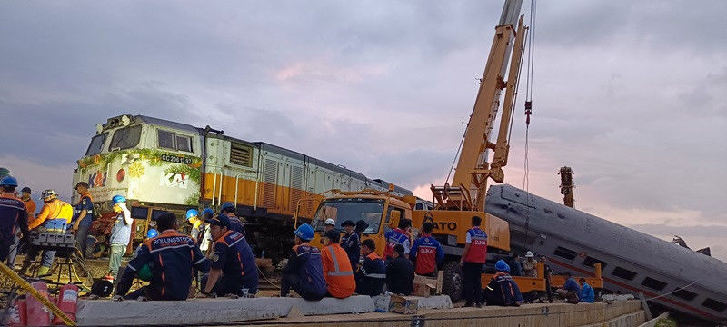 PT KAI Ungkap Proses Evakuasi Gerbong dan Janji Jalur Bekasi Timur Normal Kembali dalam Waktu Singkat