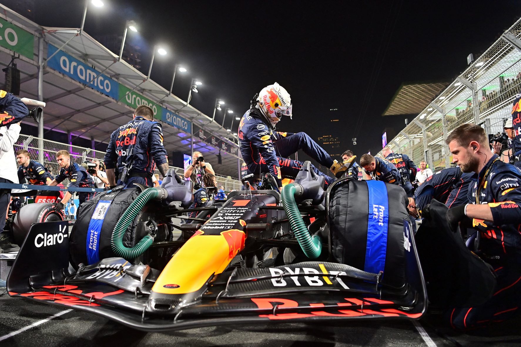Drama GP Austria: Max Verstappen Tolak Kontrak Jangka Panjang Red Bull di Tengah Persaingan Sengit Mercedes