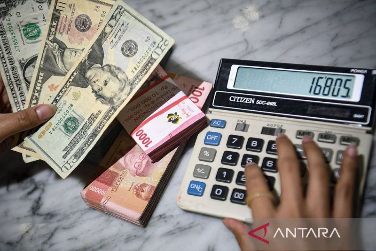 Dampak Rupiah Melemah: Dari Harga Mobil Listrik hingga Gejolak Kasus Korupsi Besar