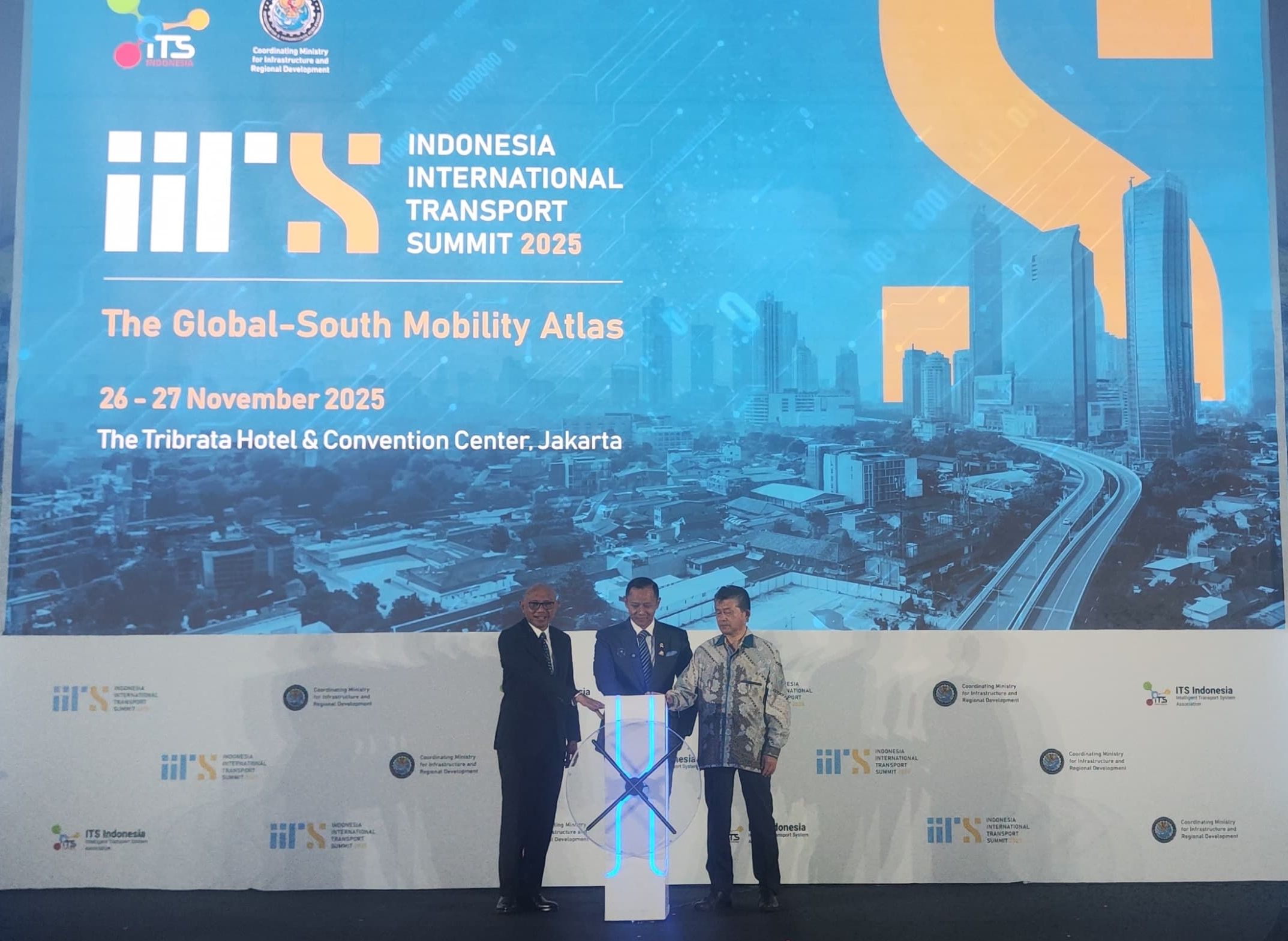 Dinamika Global: Dari Revolusi Kendaraan Listrik hingga Insiden Infrastruktur yang Menggemparkan