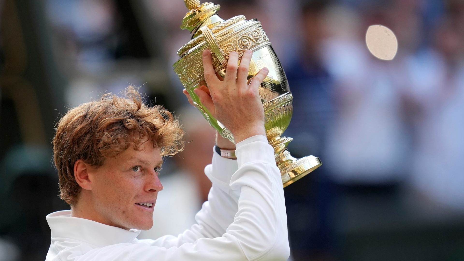 Dominasi Sempurna di All England Club: Jannik Sinner Pertahankan Mahkota Wimbledon 2026
