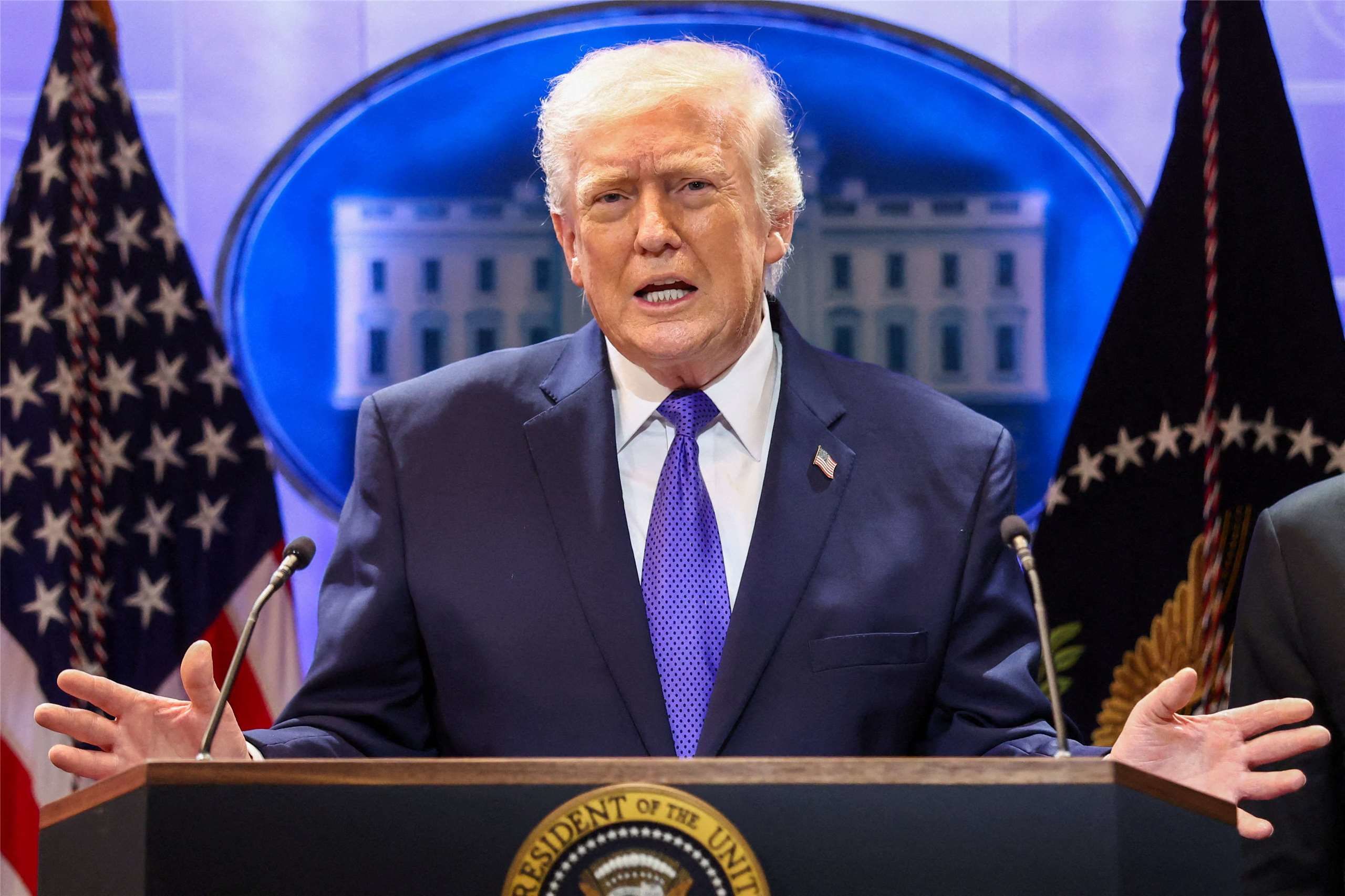 Donald Trump Siapkan Tarif Global Baru di Tengah Ketegangan Perdagangan Internasional