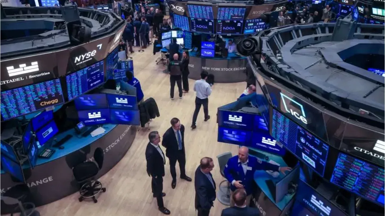 Gejolak Wall Street: Inflasi Mereda, Saham Perbankan Bersinar, dan Likuidasi Churchill Capital