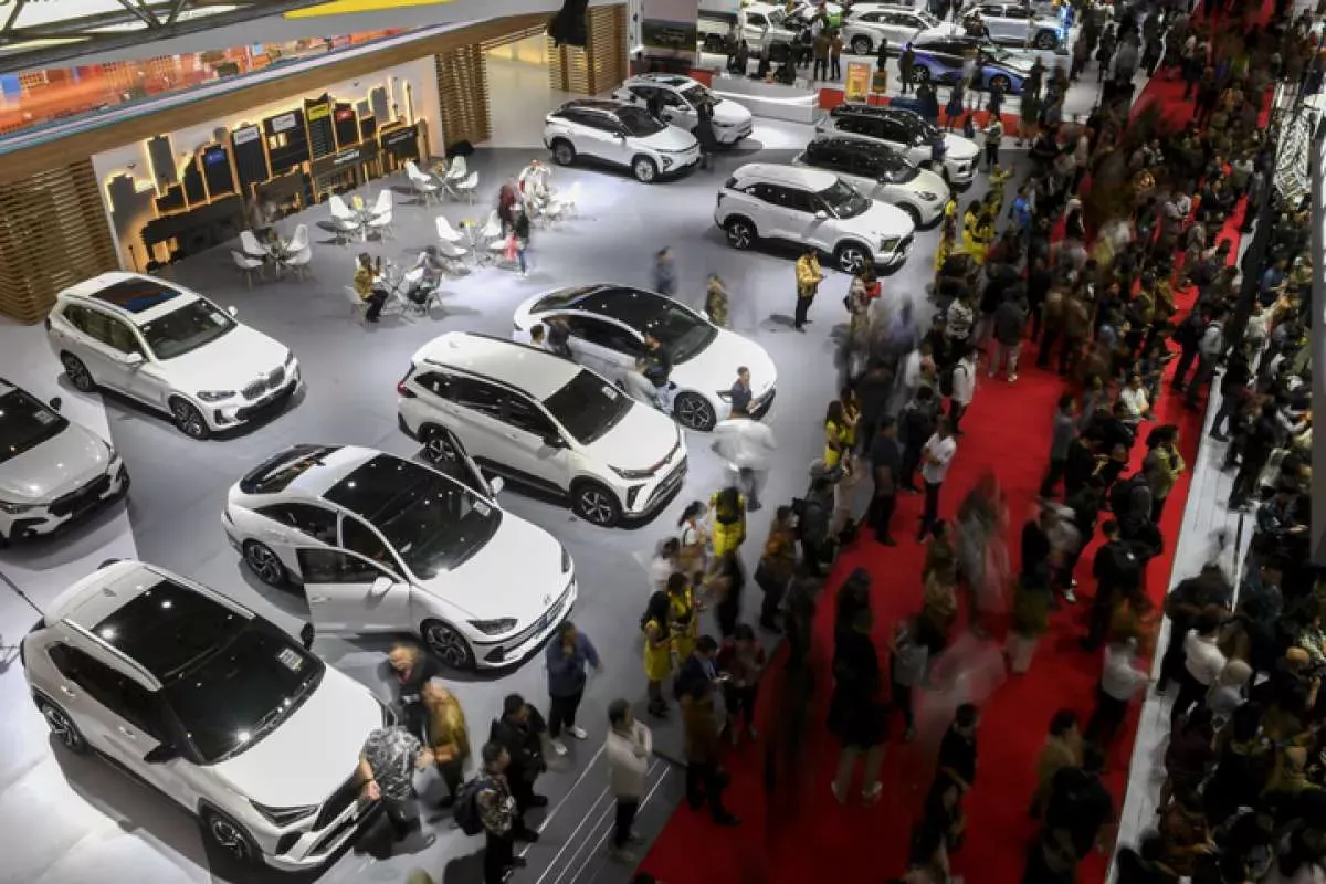 Geliat Pasar Otomotif dan Tren Koleksi Eksklusif: Dari Mobil Listrik Anyar hingga Tiket Pameran