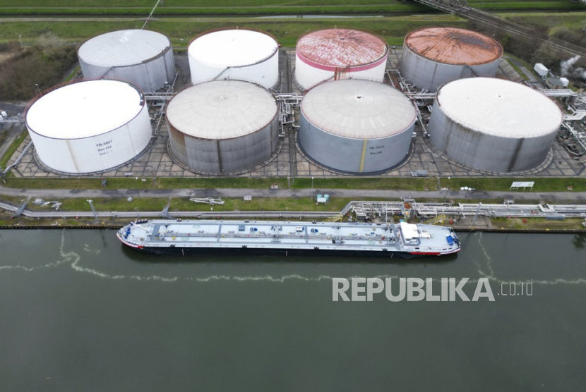 Geopolitik Memanas: Harga Minyak Dunia Meroket 9 Persen Usai Eskalasi Konflik AS-Iran