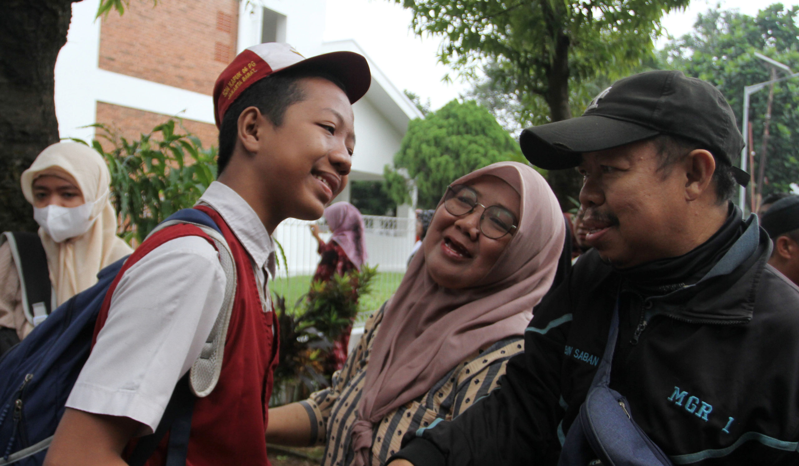 Hari Pertama Sekolah: Momen Emas Orang Tua Antar Anak dan Semangat Baru di Tahun Ajaran 2026/2027