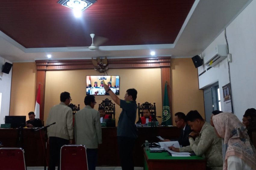 Jelang Sidang Ijazah, Jokowi Kumpulkan Alumni Fakultas Kehutanan UGM di Solo