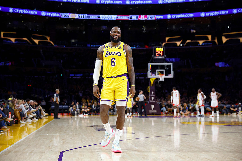 Kejutan Besar di Bursa Transfer NBA: LeBron James Resmi Berlabuh ke Philadelphia 76ers!