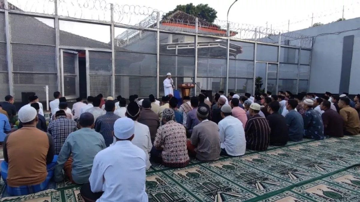 Kisah di Balik Azan Subuh: Dari Duka Tokoh Dakwah hingga Drama OTT Bupati