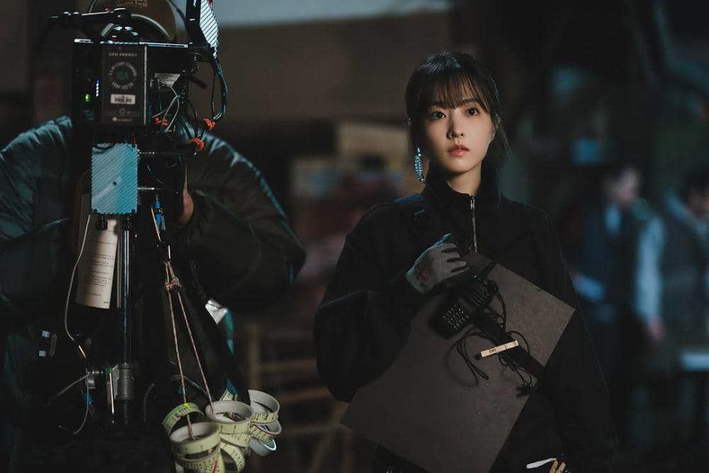 Kisah di Balik Layar: Saat Seni Visual Bertemu dengan Drama Kehidupan Nyata