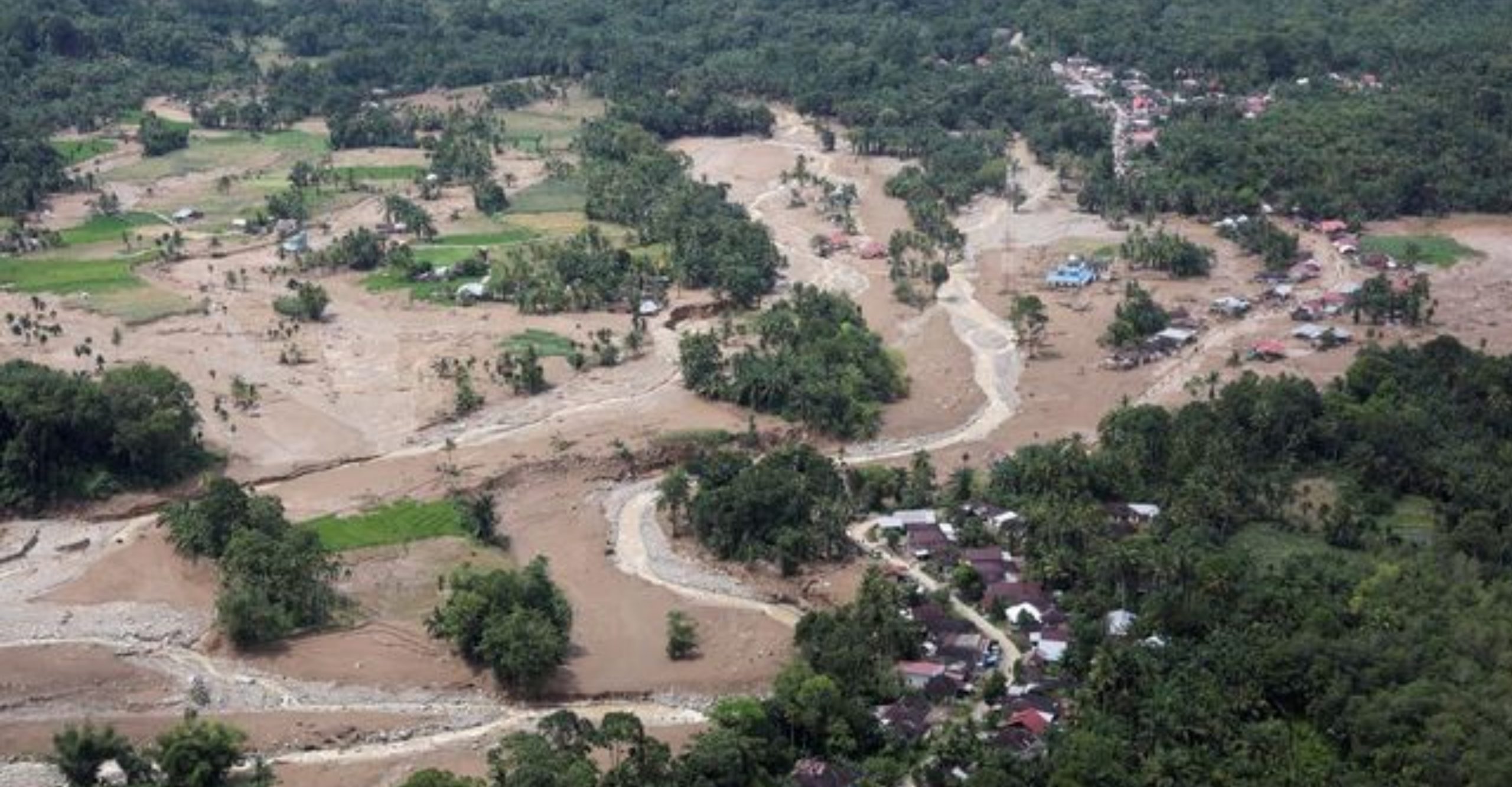 Kondisi 날씨 Terbelah: Ancaman Banjir di Utara dan Gelombang Panas di Selatan