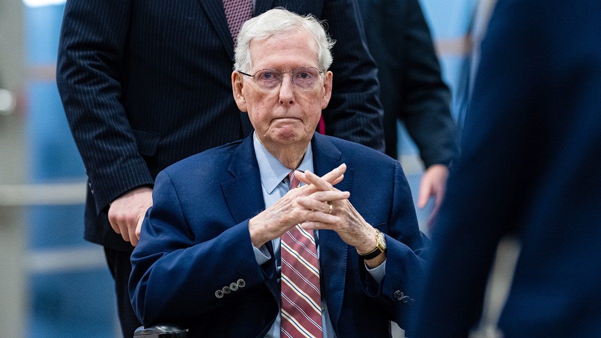 Misteri Kesehatan Mitch McConnell: Antara Rumor Kematian dan Transparansi Jabatan