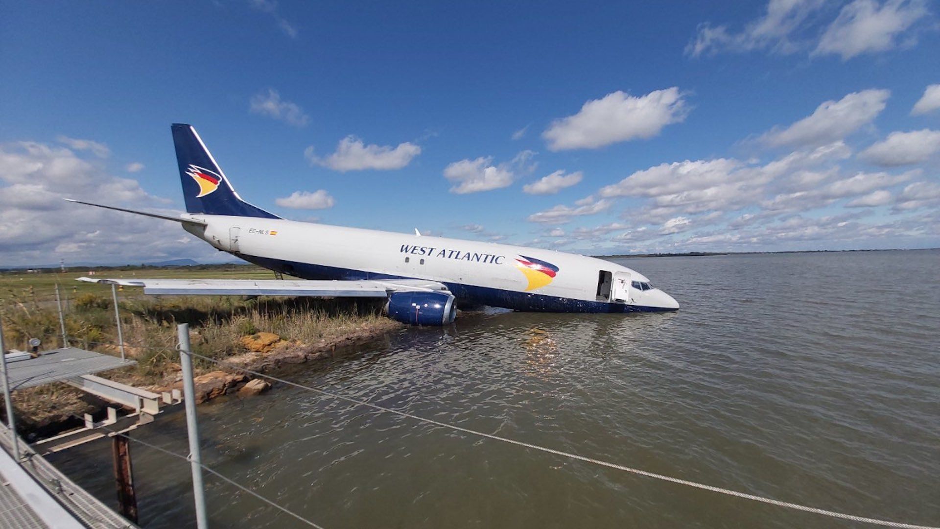 Misteri Terjawab, Puing Boeing 737 Kargo Ditemukan di Laut Arab: Nasib Lima Awak Masih Menjadi Teka-Teki