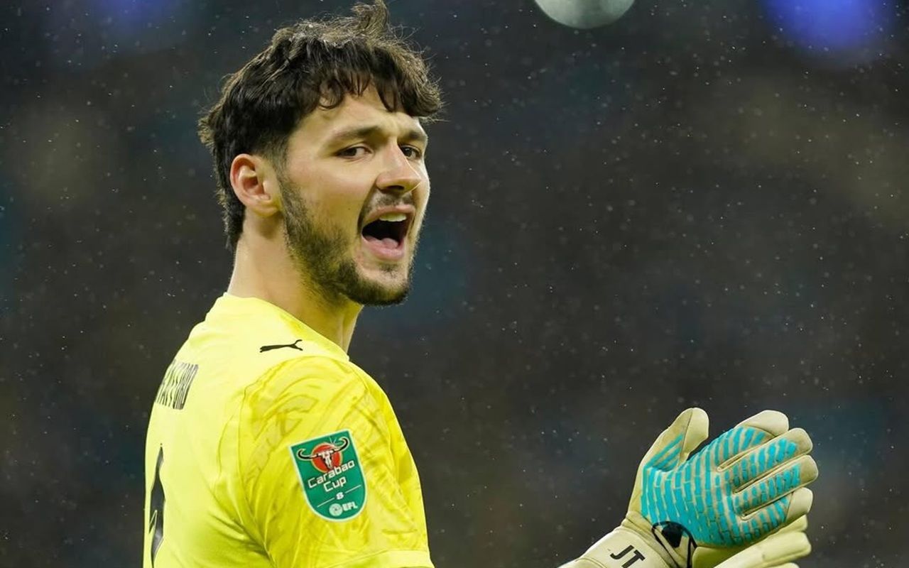 Perburuan Kiper Baru Newcastle Memanas: James Trafford dan Carl Rushworth Jadi Incaran Utama!