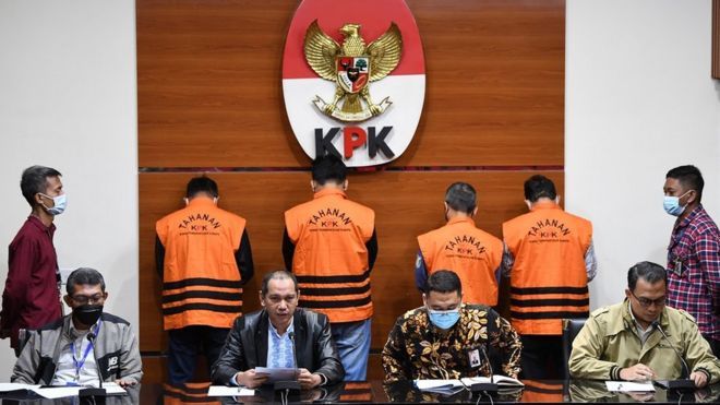 Skandal Anggaran Pakan Hewan, Eks Dirut KBS Resmi Ditahan Kejati Jatim Terkait Korupsi Rp10,2 Miliar