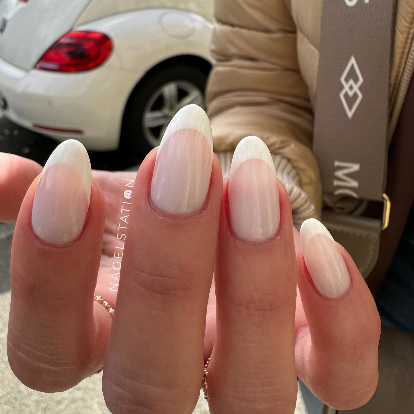 Tren Kecantikan Musim Panas: Mengapa Almond Milk Manicure Menjadi Pilihan Utama Selebritas
