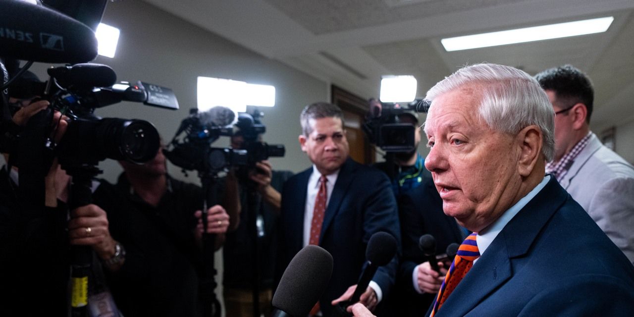 Trump Dismisses Probe as FBI Agents Lindsey Graham Home Investigation Draws Scrutiny