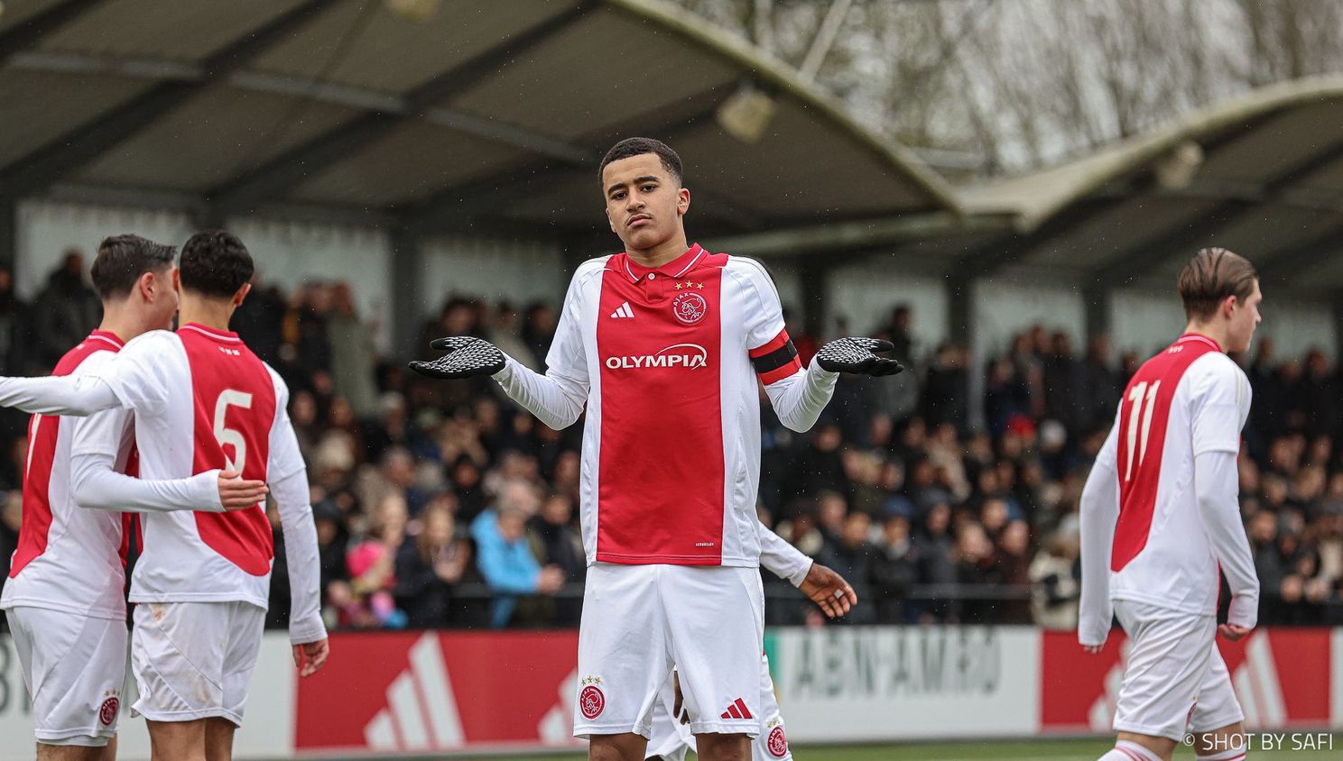 Abdellah Ouazane Jadi Bintang: Ajax Bungkam Kritik Lewat Kemenangan Gemilang Atas Heerenveen