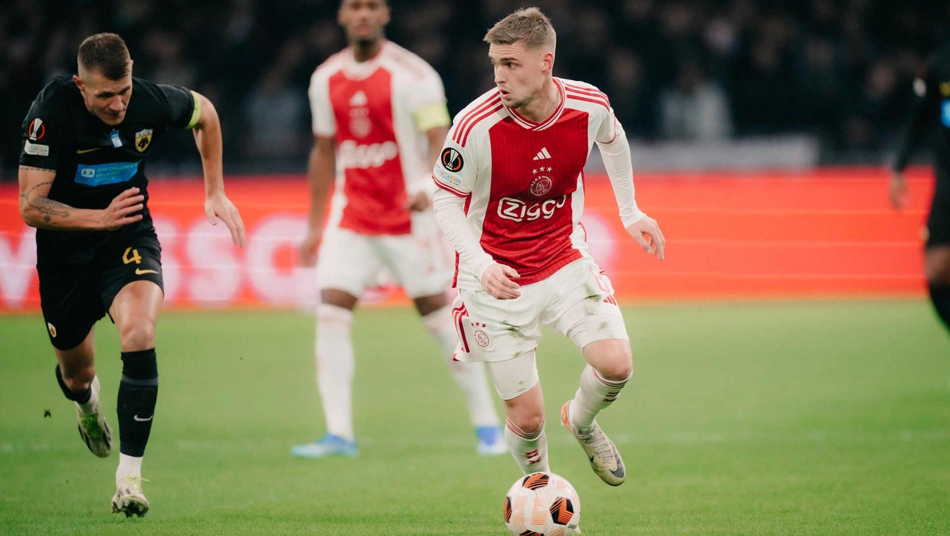Ajax Bangkit di Laga Zwolle vs Ajax: Debut Manis Julian Brandt dan Dominasi Youri Baas
