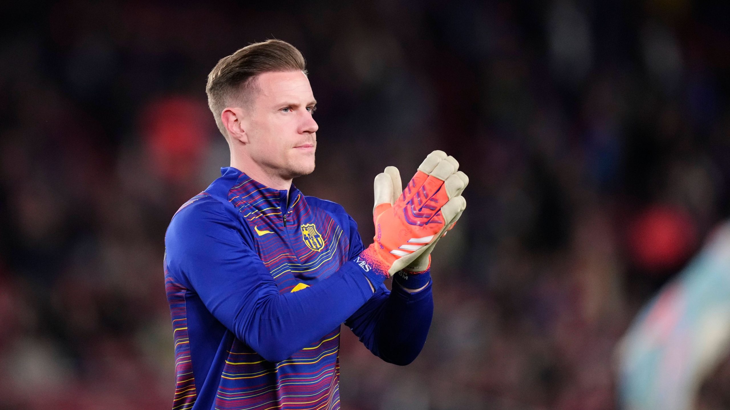 Ajax Menggebrak Eredivisie: Debut Ter Stegen, Dominasi Arokodare, dan Ambisi Transfer Baru