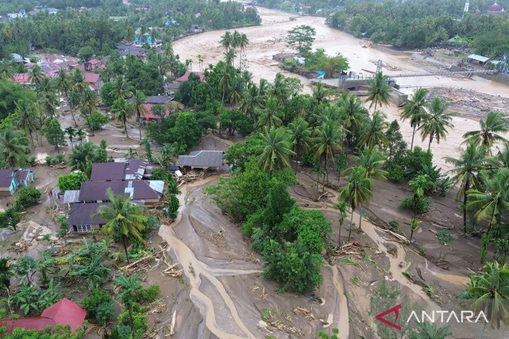 Anomali Cuaca Ekstrem: Antara Ancaman Karhutla Nasional dan Misteri Banjir Sumatra