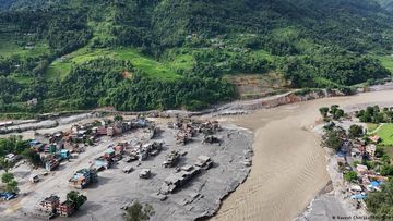 Anomali Perubahan Iklim: Fenomena Gletser Raksasa di Nepal Runtuh Bagaikan Dipotong Pisau