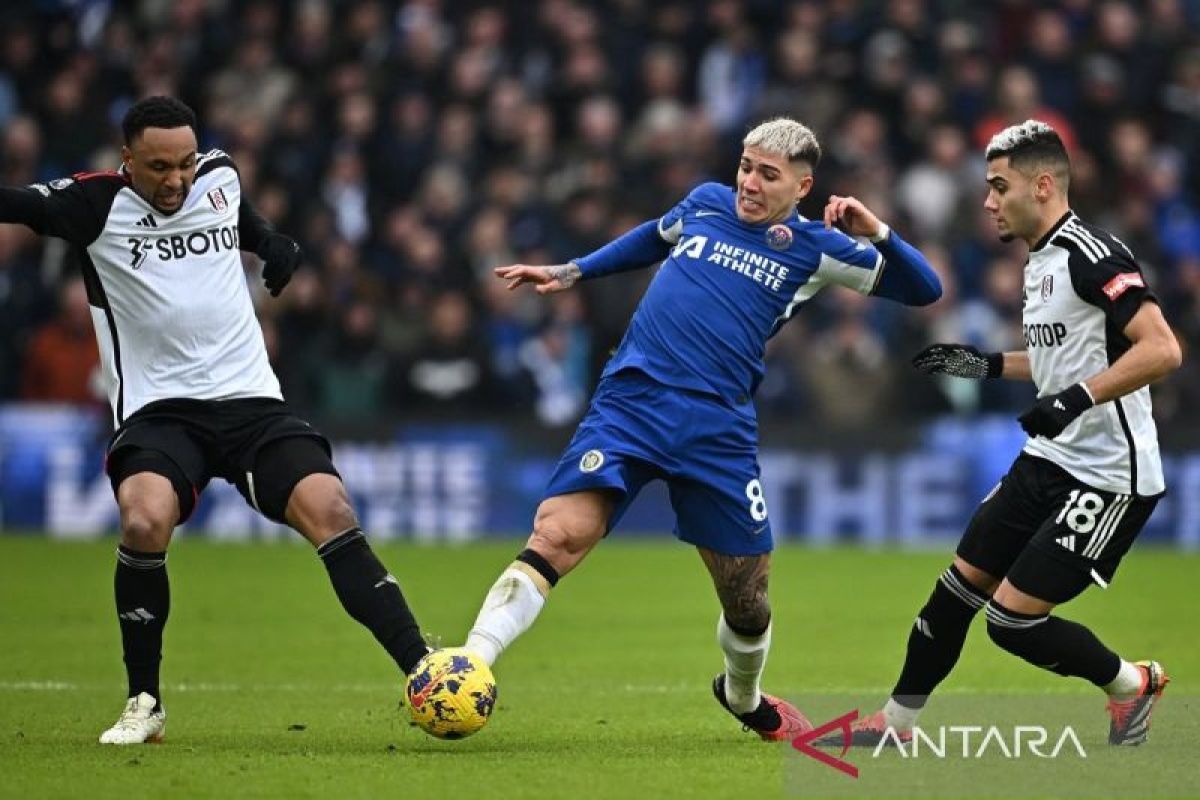 Antara Kontroversi di Stamford Bridge dan Momen Manis Keluarga: Sisi Lain Kehidupan Enzo Fernández