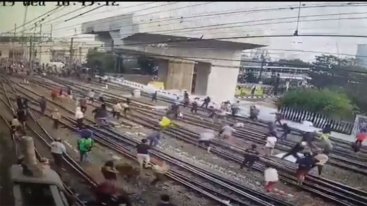 Chaos di Jalur Rel: Tawuran Manggarai Lumpuhkan Perjalanan KRL Lintas Bogor Sore Ini