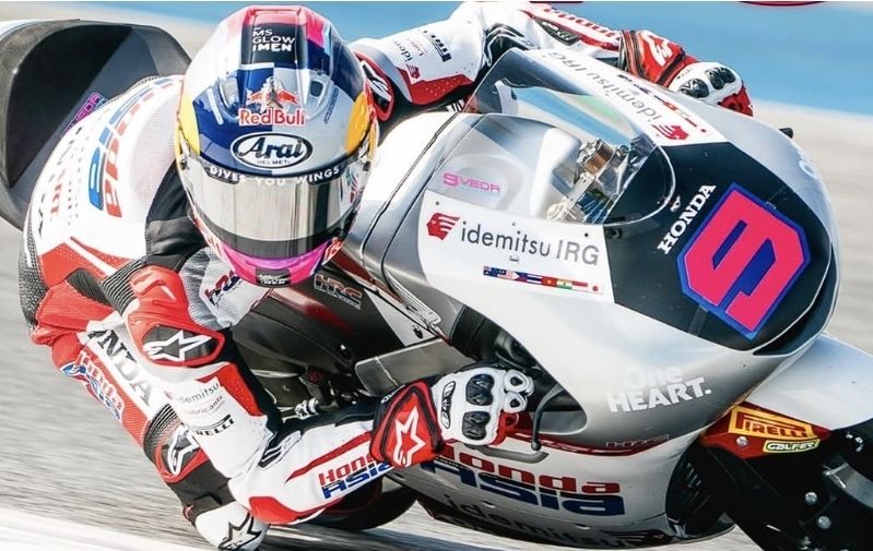 Comeback Luar Biasa! Veda Ega Pratama Tembus 10 Besar di Moto3 Inggris Meski Start dari Baris Belakang