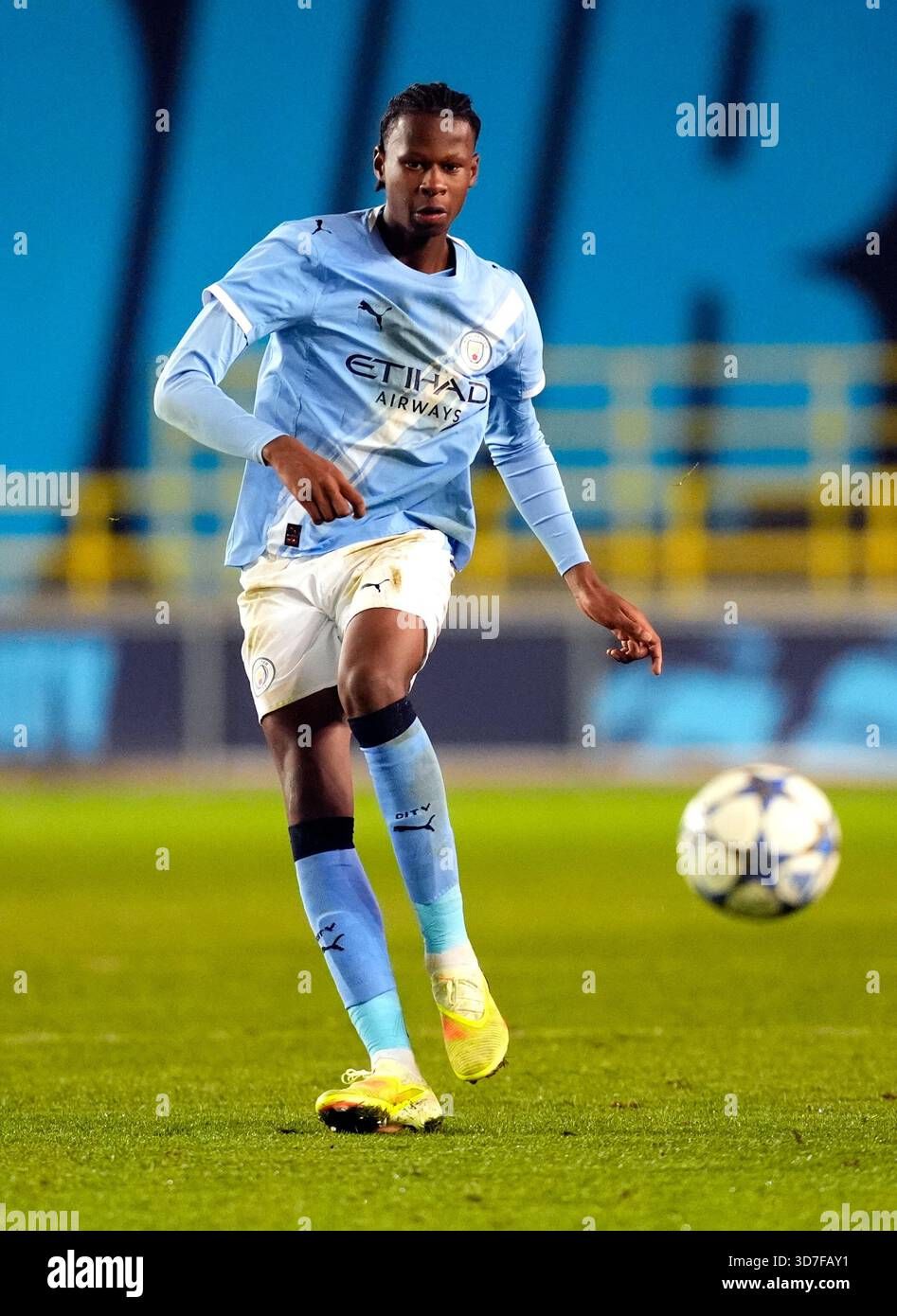 Coventry City Perkuat Pertahanan, Pinjam Stephen Mfuni dari Manchester City