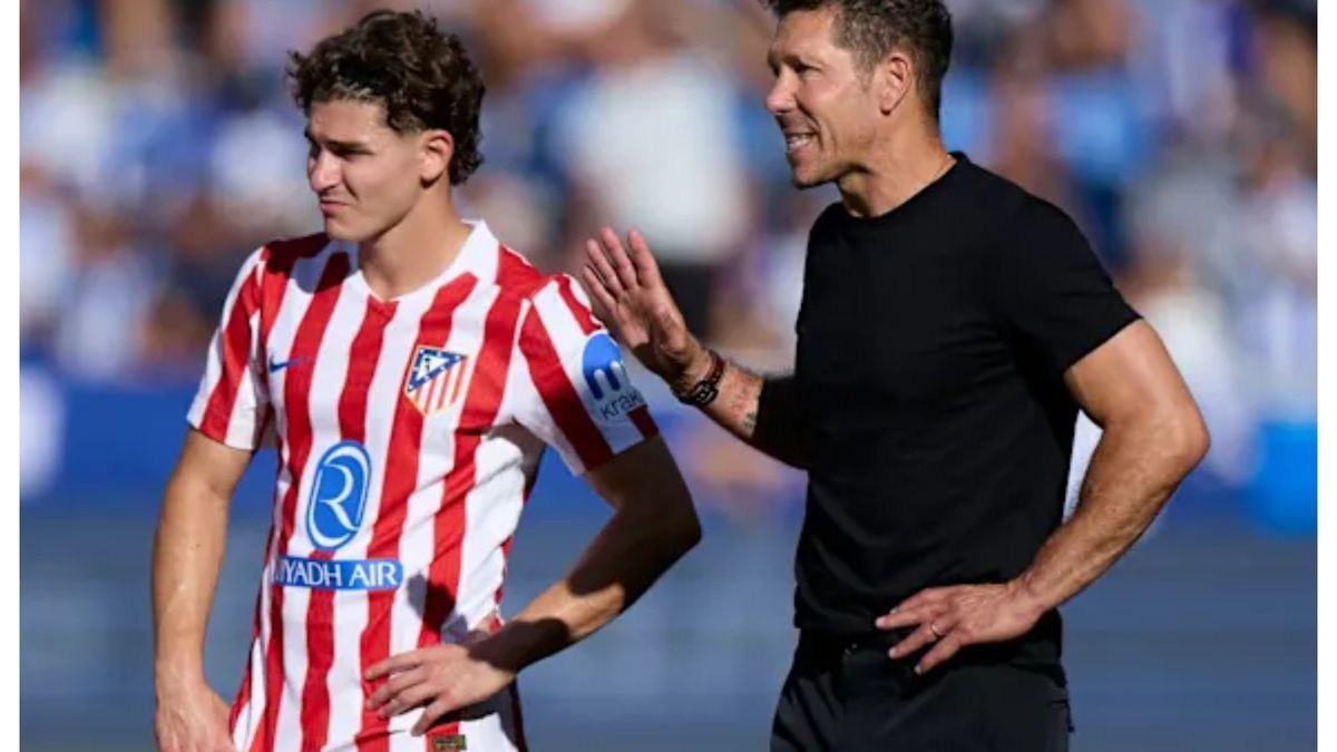 Diego Simeone Ungkap Isi Pembicaraan Dengan Julian Alvarez Terkait Isu Transfer Barcelona
