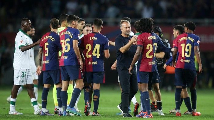 Dinamika Baru di Camp Nou: Hansi Flick Berikan Peringatan Keras ke Jules Kounde Terkait Peran di Tim