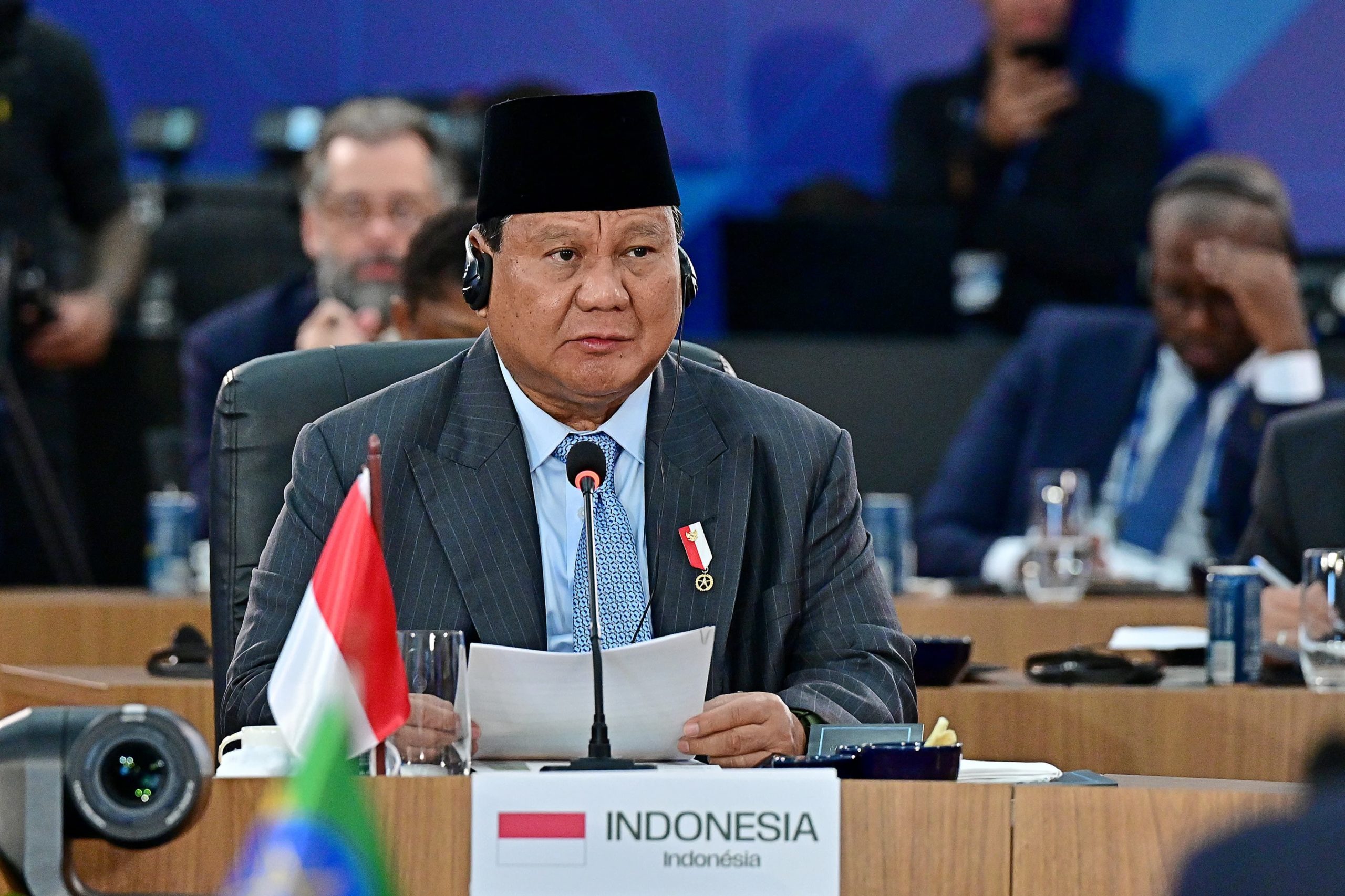 Dinamika Kepemimpinan Global: Dari Kebijakan Energi Prabowo hingga Geopolitik Amunisi AS