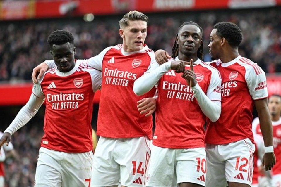Dominasi Sang Juara: Dari Lintasan Silverstone hingga Drama Liga Belanda dan Ambisi Arsenal