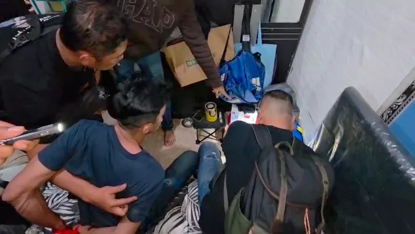 Dua Remaja di Da Nang Tertangkap Usai Bobol Mobil Mewah, Perhiasan Senilai Ratusan Juta Dijual Murah