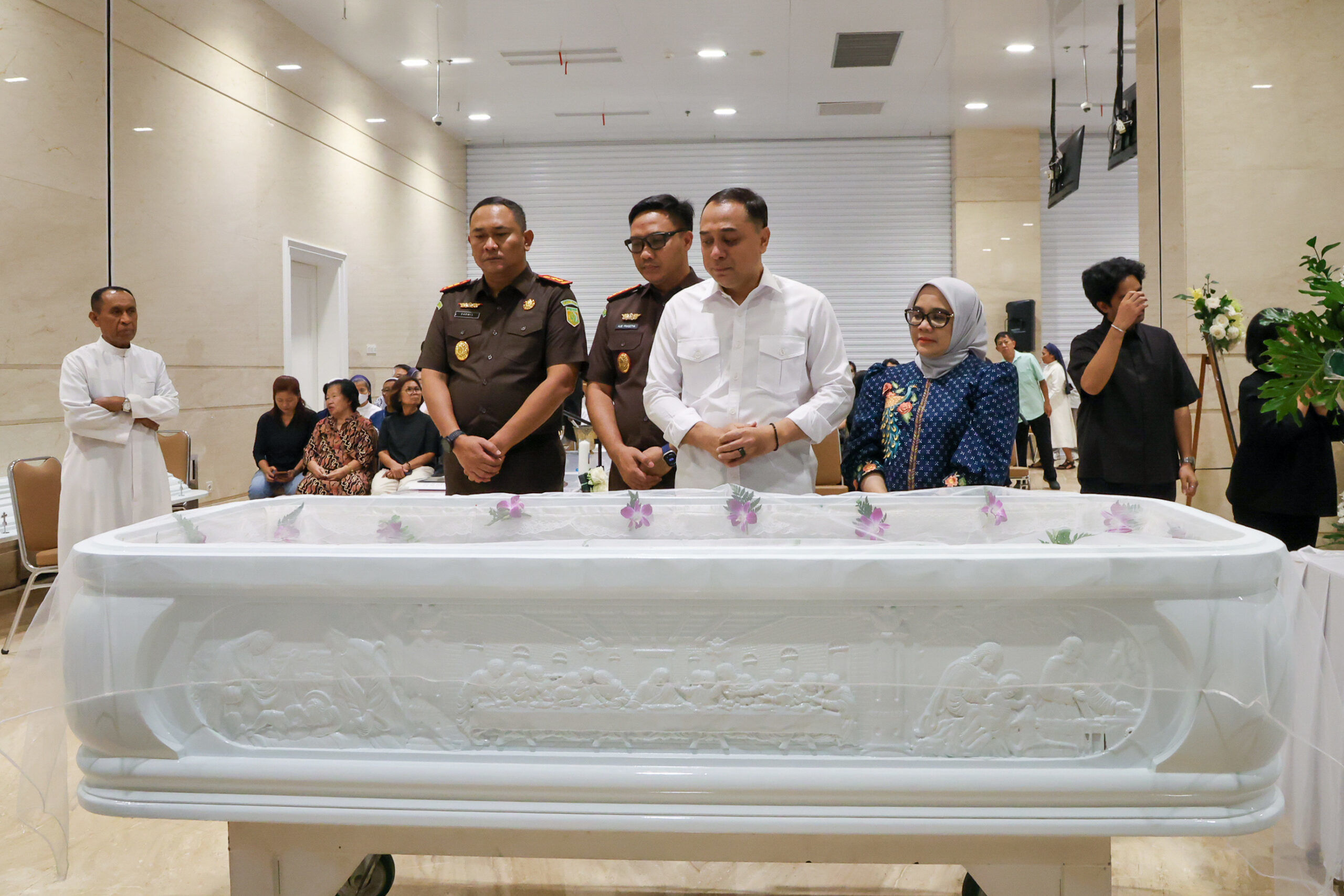 Duka Mendalam di Surabaya: Megawati Menangis Usai Laporan Gempa NTT, Publik Pertanyakan Kehadiran Prabowo dan Jokowi