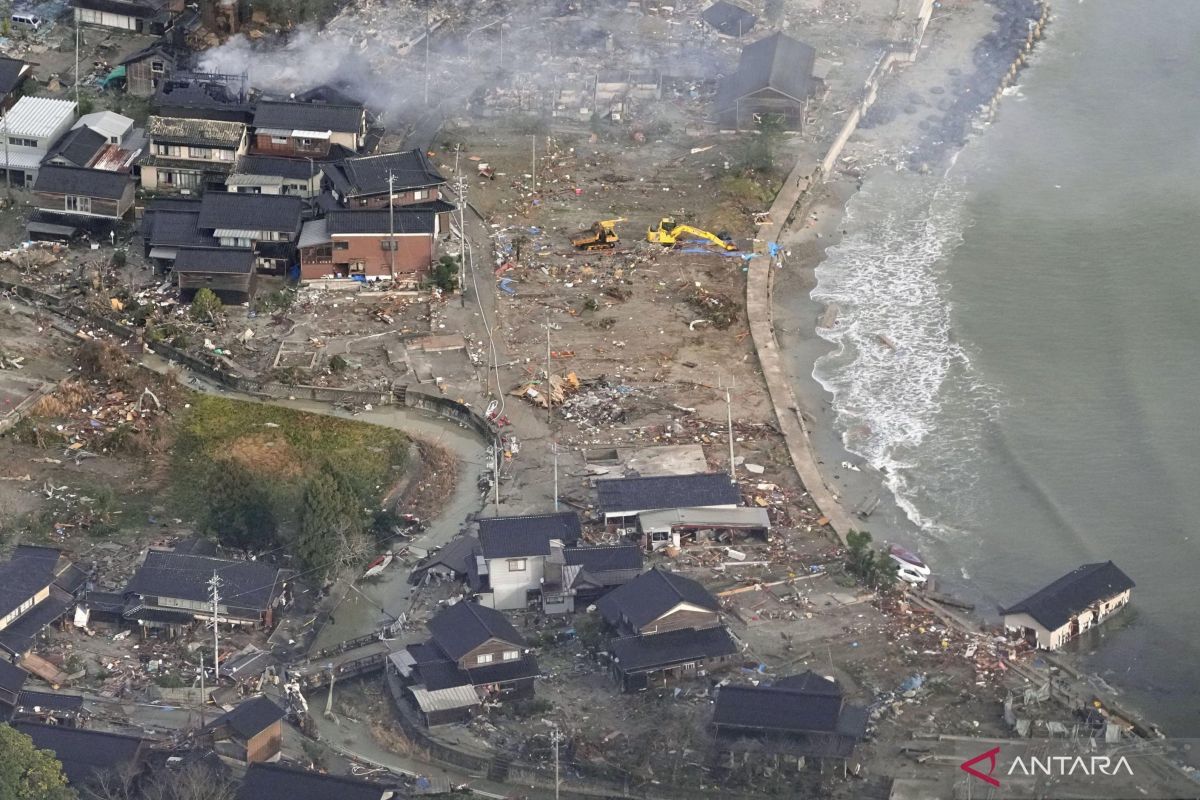 Dunia Dalam Guncangan: Antara Bencana Alam di NTT-Nias dan Tsunami Ekonomi di Jepang
