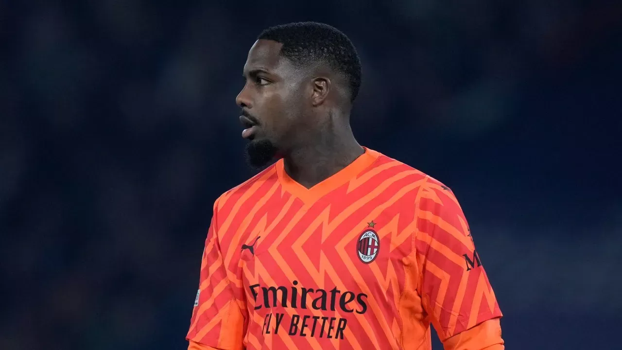 Fabrizio Romano Bantah Kabar Ketertarikan Al-Nassr terhadap Mike Maignan di AC Milan