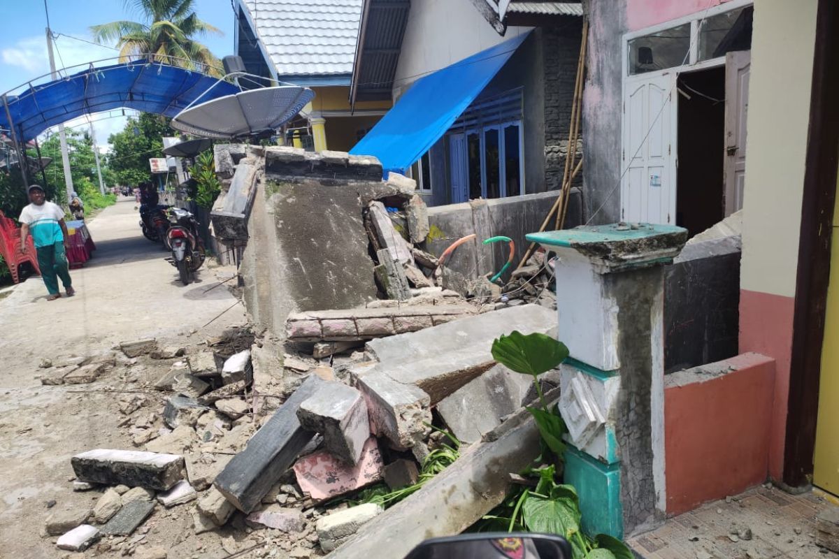 Flores Berduka: Gempa M7,7 NTT Picu Ratusan Gempa Susulan, TNI AL dan AU Terjunkan Bantuan Besar-Besaran